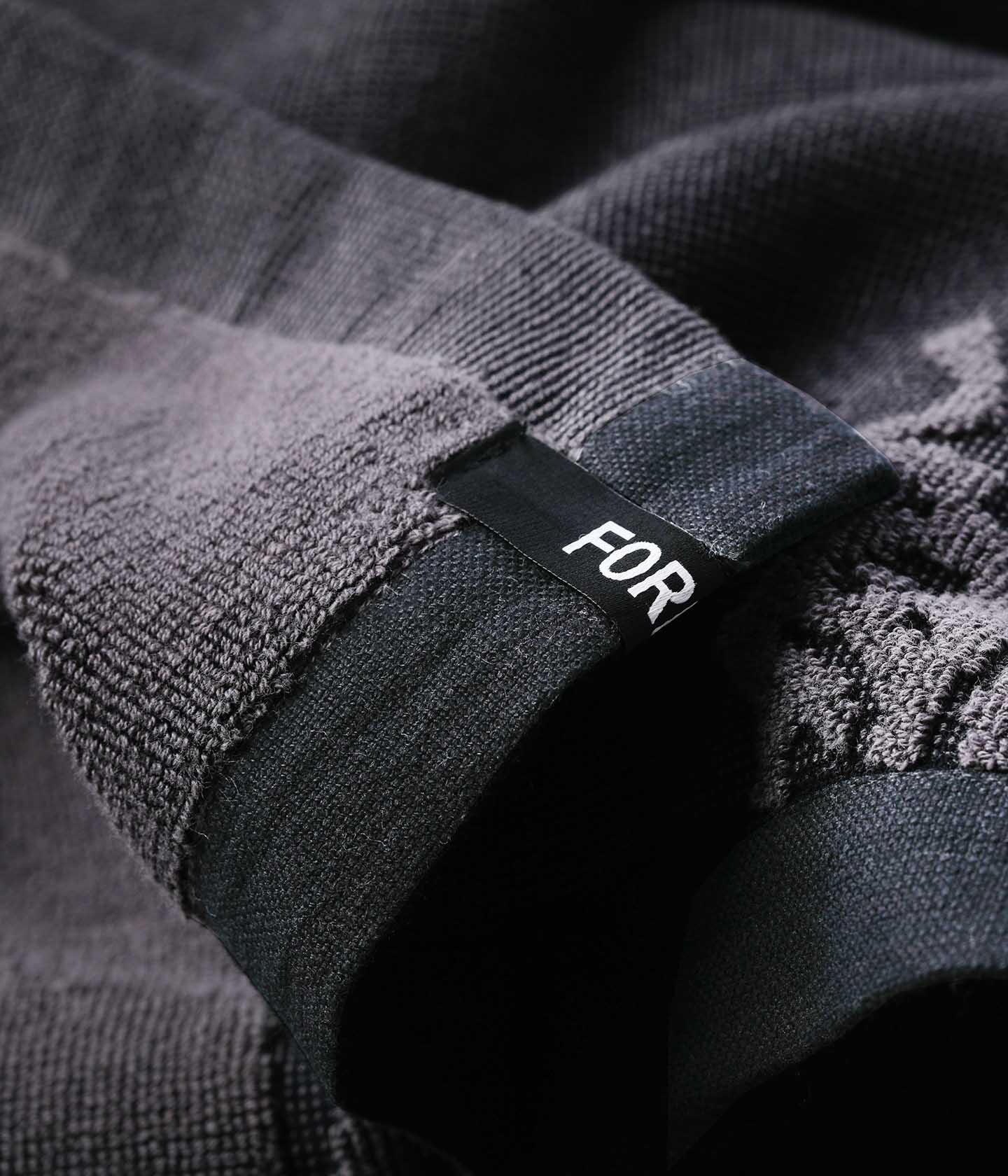 CRUX BEACH TOWEL // BLACK CHARCOAL